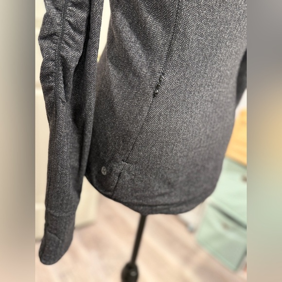 Lululemon Run Briskly Tech Long Sleeve Top Herringbone Gray Zip Pocket Slim Fit - Picture 14 of 15
